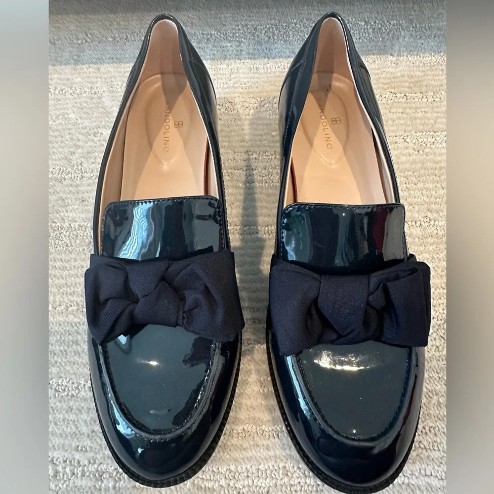 Bandolino Women's Lindio Bow Slip-On Tailored Loafers - Navy Patent Size 8.5M - Picture 4 of 12